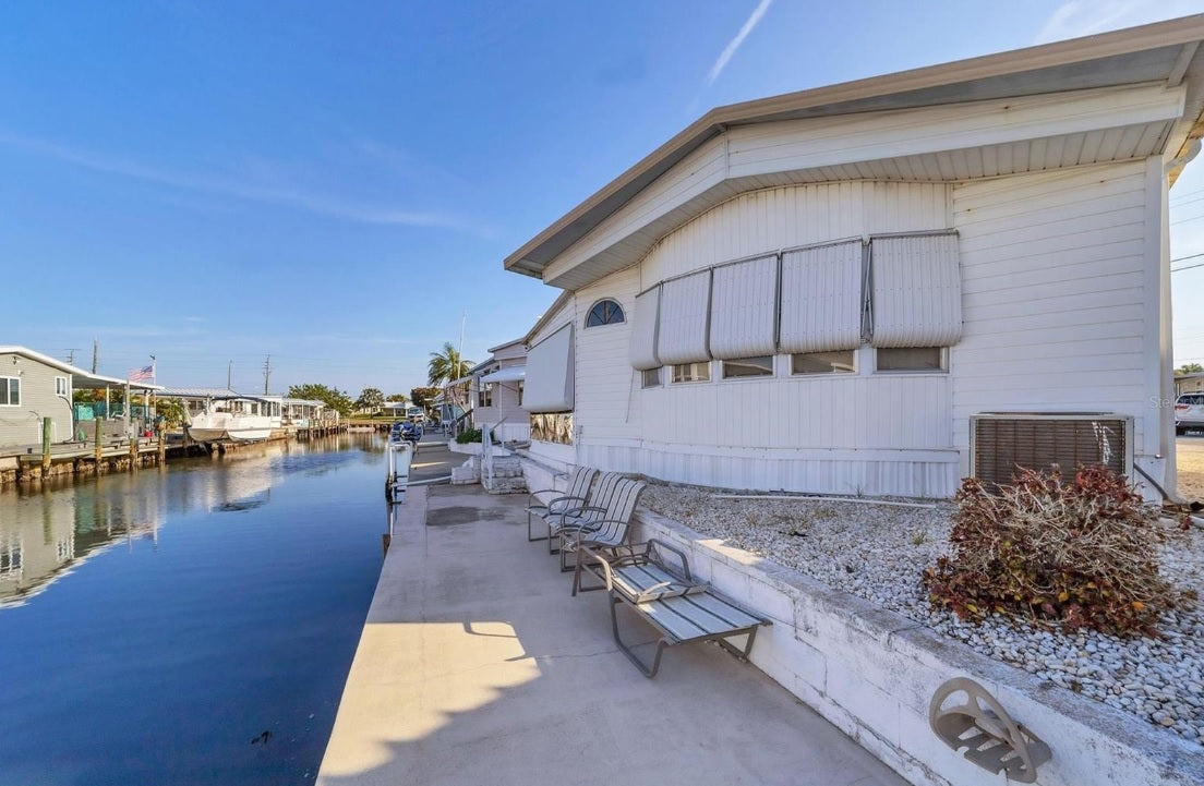 6916 E Bayou Lane, Bradenton, FL 34207- Sleep 4, 2 Bedroom, 2 Bath - (6 houses to the bay) WATER FRONT