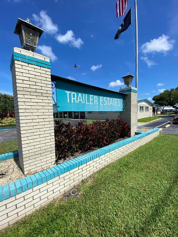 6916 E Bayou Lane, Bradenton, FL 34207- Sleep 4, 2 Bedroom, 2 Bath - (6 houses to the bay) WATER FRONT