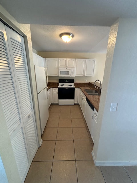 Sandhill Condo - 25050 Sandhill Blvd Unit 1A3 Punta Gorda, FL 33983 - Sleep 6, 3 Bedroom, 2 Bath