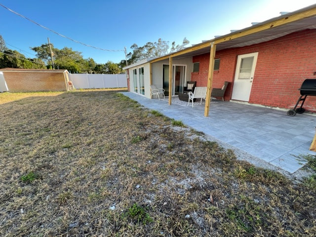 The First - 6511 Clemson Street Bradenton, FL 34207 - Sleeps 8, 4 BR, 2 Bath