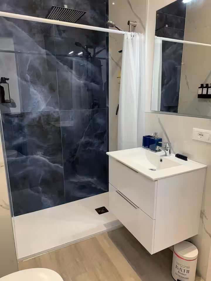 Modern Italian Apartment - Livorno, IT - Sleeps 6, 2 Bedroom, 1 Bath