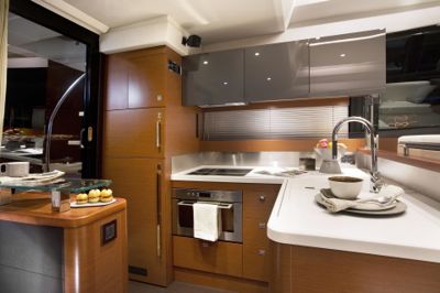 Prestige 55 Luxury Yacht photo 4