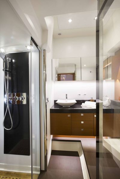 Prestige 55 Luxury Yacht photo 6