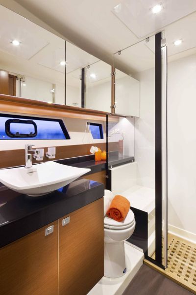Prestige 55 Luxury Yacht photo 8