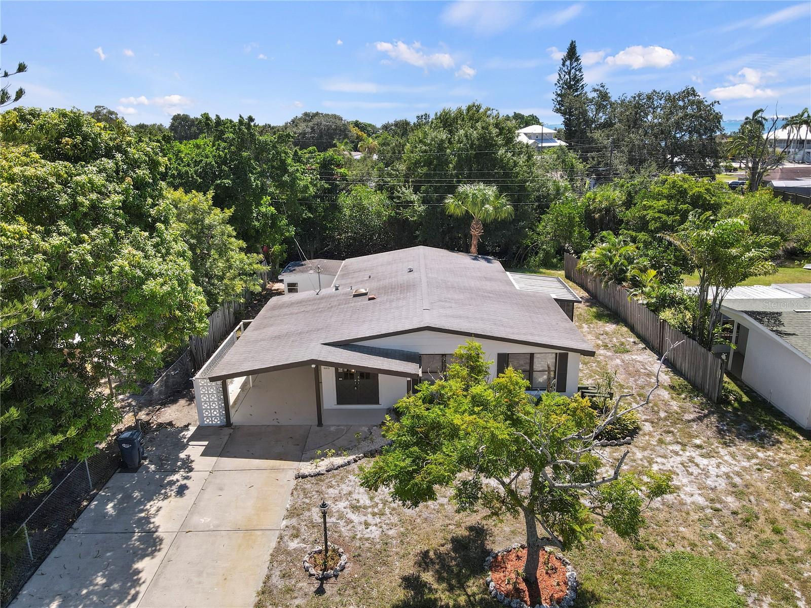 Kayak House — 6615 Rensselaer Drive, Bradenton, FL 34207